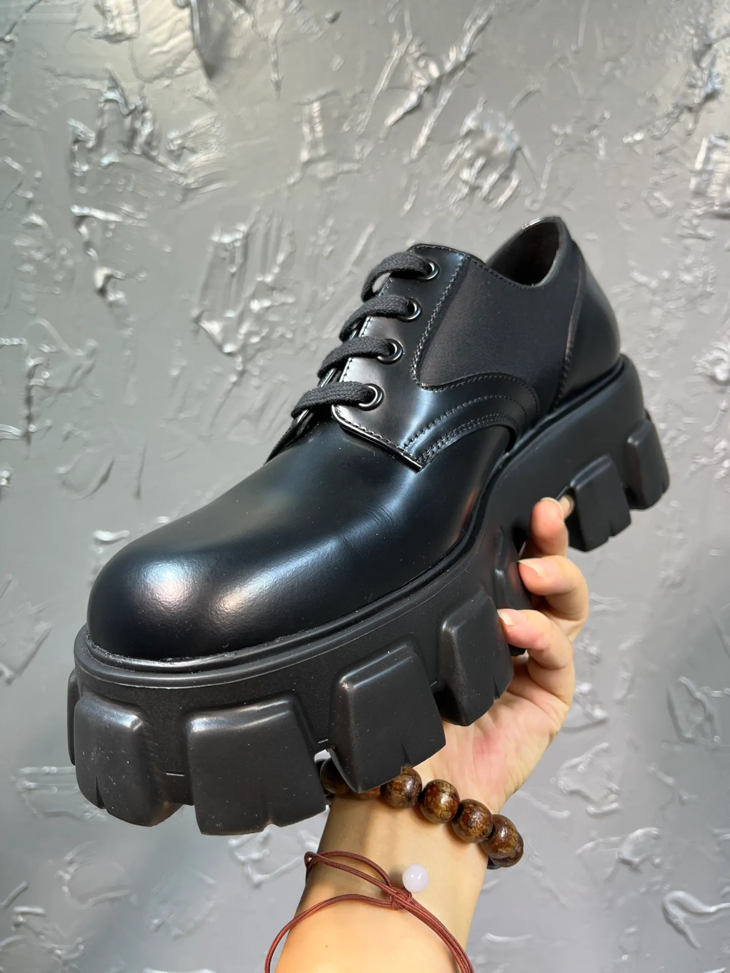 Men's shoes 💰780💰 🔥🔥🔥Upgraded version 2025 new prada Prada lace-up derby shoes l round-toe spliced ​​loafers, developed one-to-one with the original version, one-to-one private molding of the outsole, the fabric is made of imported open-edge beads, lining cowhide, foot-pad cowhide, sole height 5cm, outsole original rubber foam sole, code number 39-46